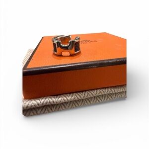 Hermes ear cuff black and silver.